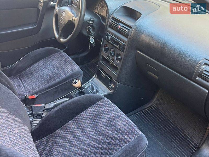 Седан Opel Astra 2006 в Киеве