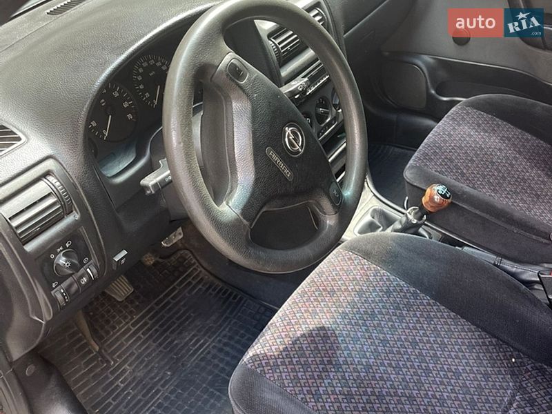 Седан Opel Astra 2006 в Киеве