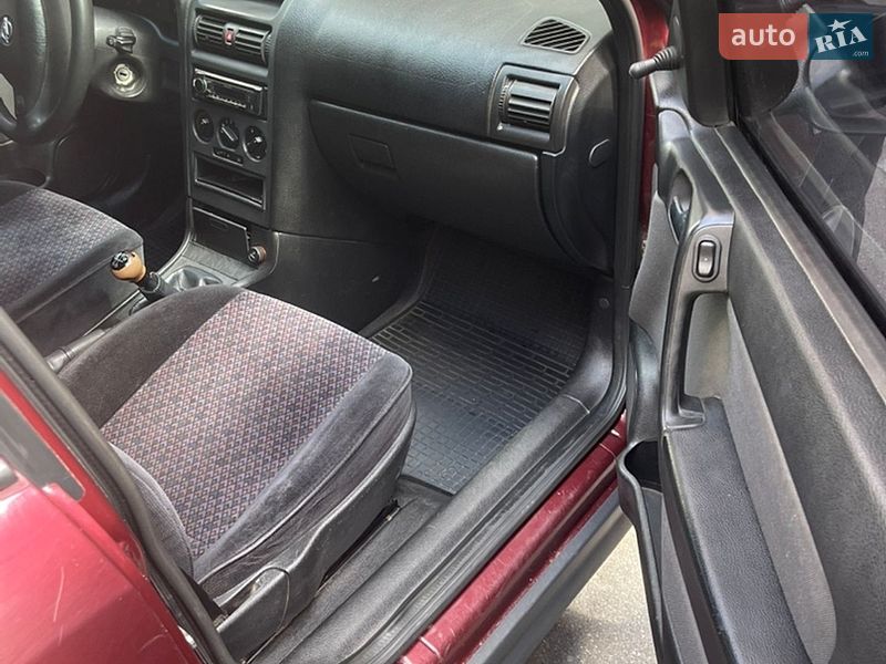Седан Opel Astra 2006 в Киеве