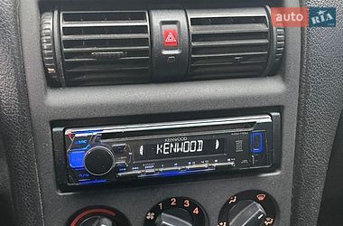 Седан Opel Astra 2006 в Киеве