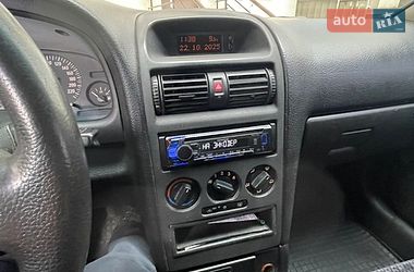 Седан Opel Astra 2006 в Киеве