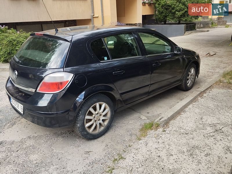 Хэтчбек Opel Astra 2005 в Ужгороде