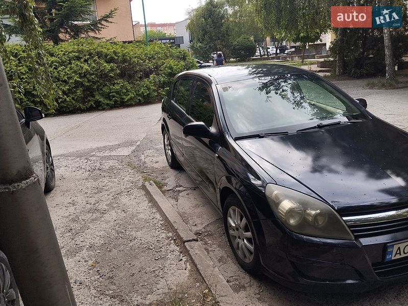 Хэтчбек Opel Astra 2005 в Ужгороде