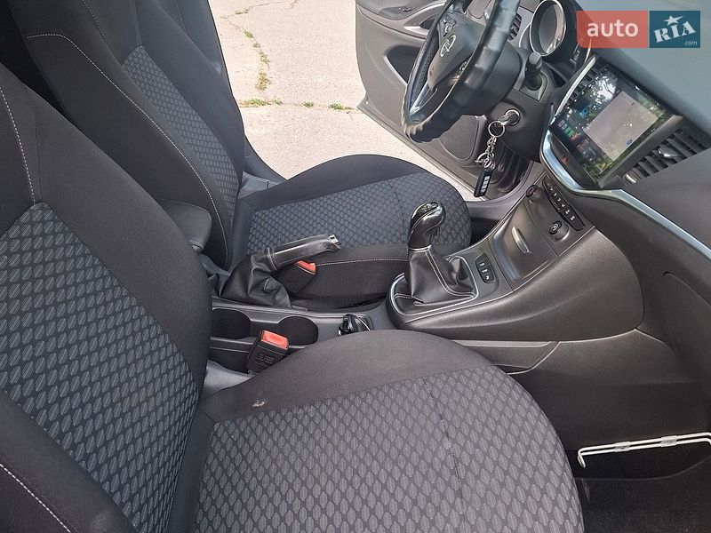 Универсал Opel Astra 2016 в Каневе