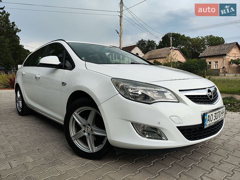 Opel Astra 2011 Opel Astra 2011