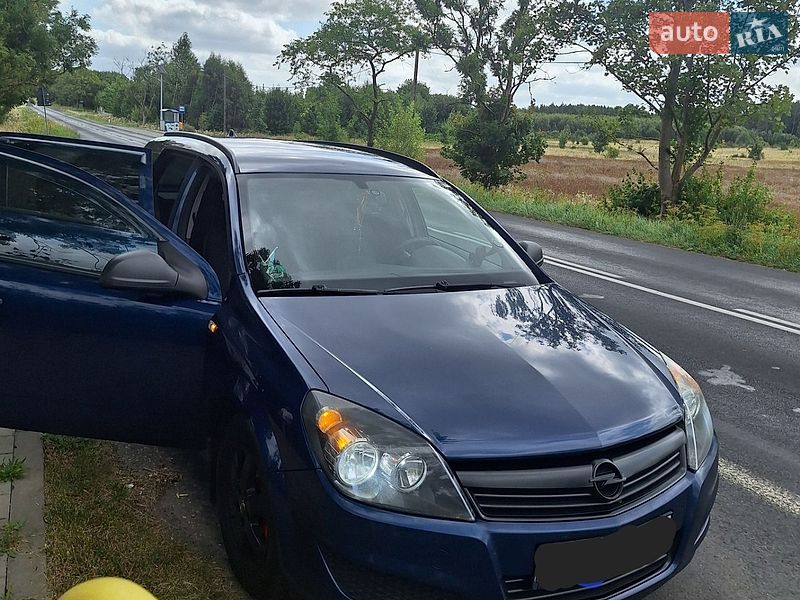 Універсал Opel Astra 2010 в Тернополі