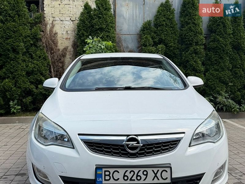 Opel Astra 2011