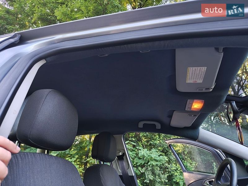 Универсал Opel Astra 2011 в Коростене