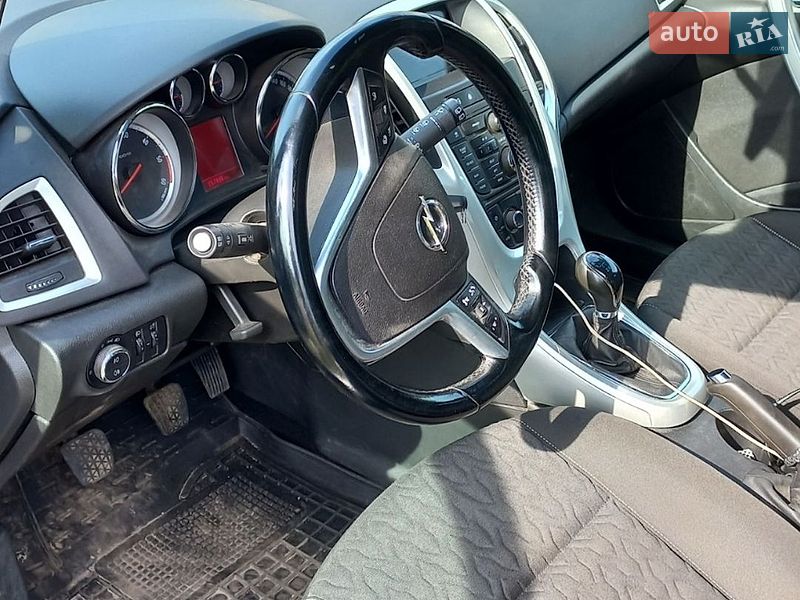 Універсал Opel Astra 2013 в Дніпрі