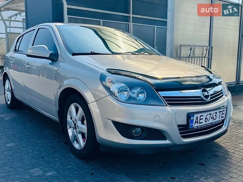 Opel Astra 2011