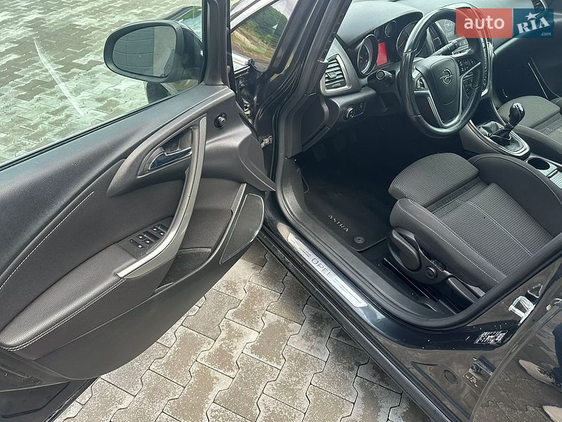 Универсал Opel Astra 2012 в Калуше