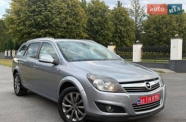 Opel Astra  2010