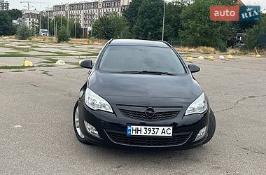 Opel Astra  2011