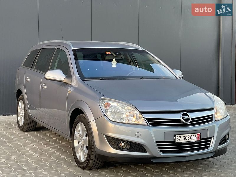 Универсал Opel Astra 2010 в Луцке