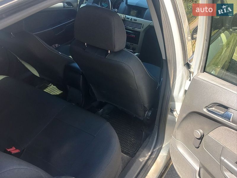 Хэтчбек Opel Astra 2008 в Киеве