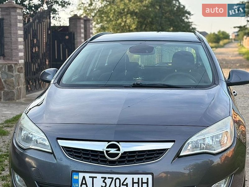 Opel Astra 2011