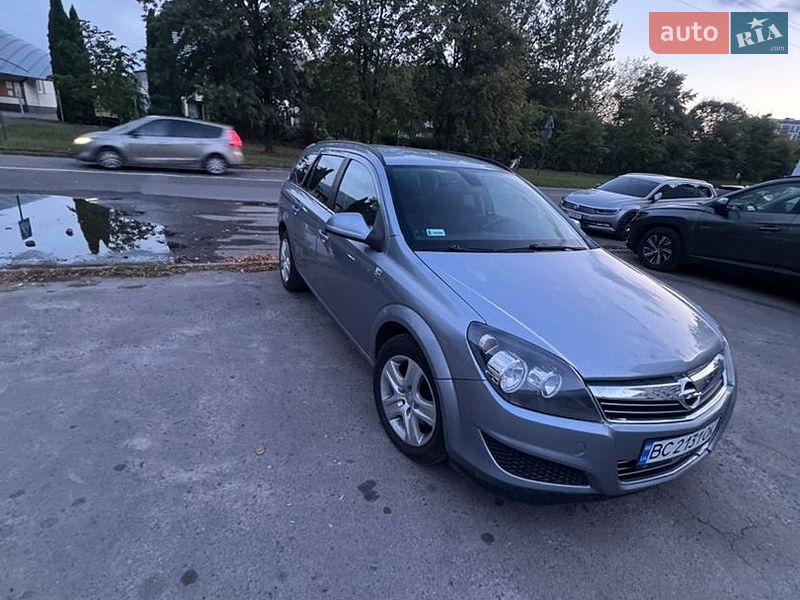 Opel Astra 2010