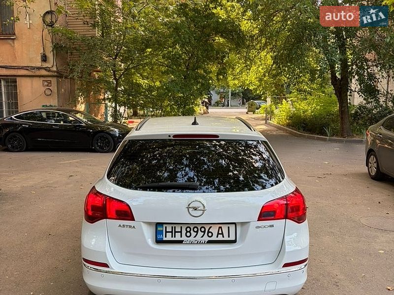 Універсал Opel Astra 2015 в Одесі