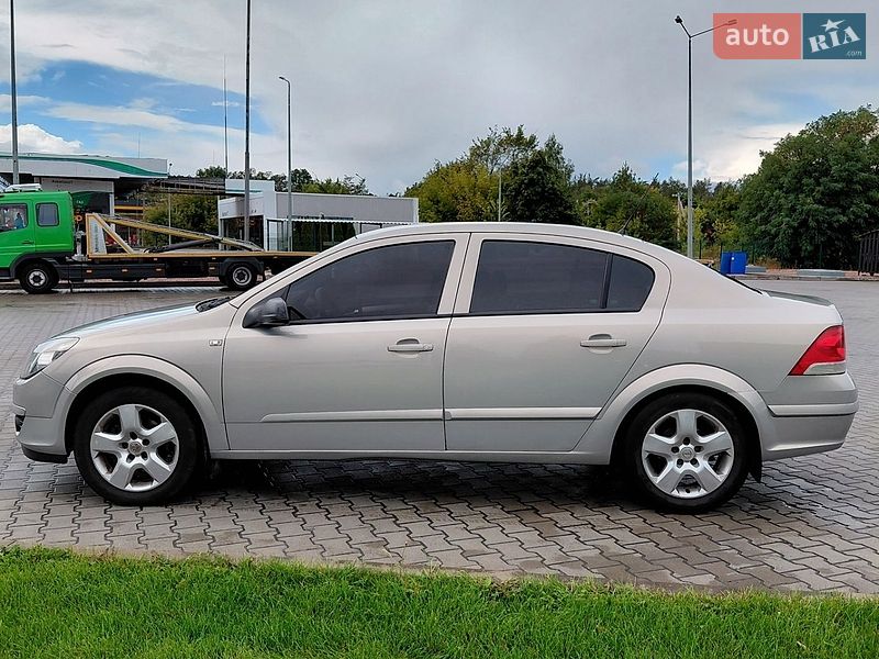 Седан Opel Astra 2008 в Киеве