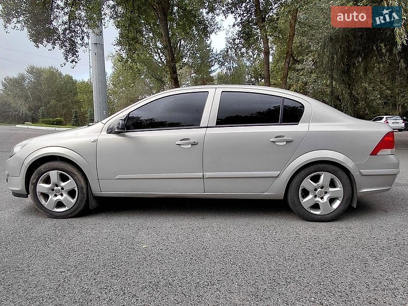 Седан Opel Astra 2008 в Киеве