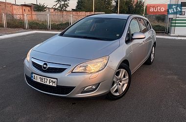 Opel Astra  2011