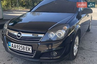 Opel Astra  2010