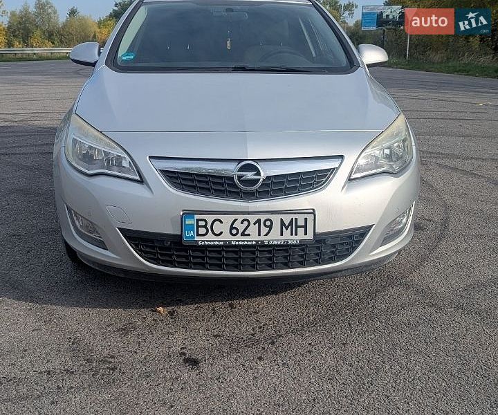 Opel Astra 2012