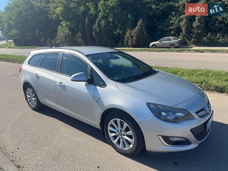 Универсал Opel Astra 2013 в Львове