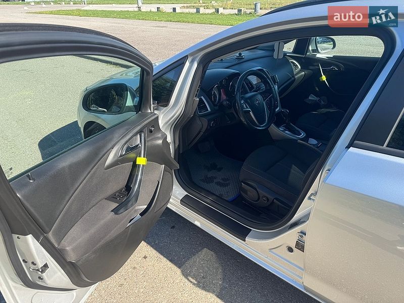 Универсал Opel Astra 2013 в Львове