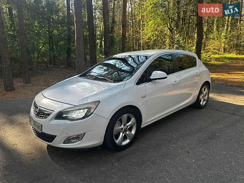 Opel Astra 2011
