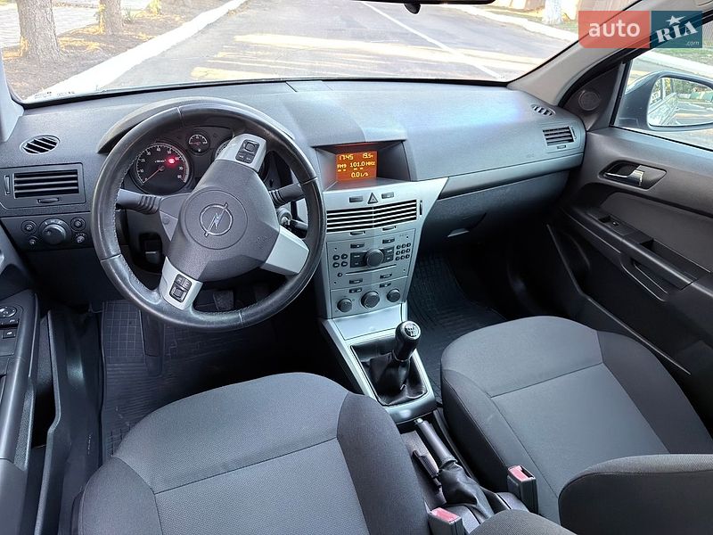 Універсал Opel Astra 2011 в Теплодарі
