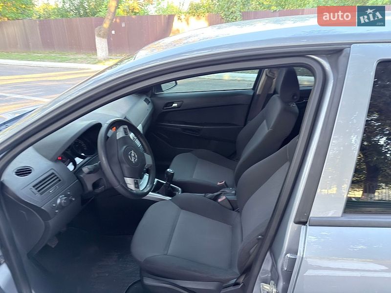 Універсал Opel Astra 2011 в Теплодарі