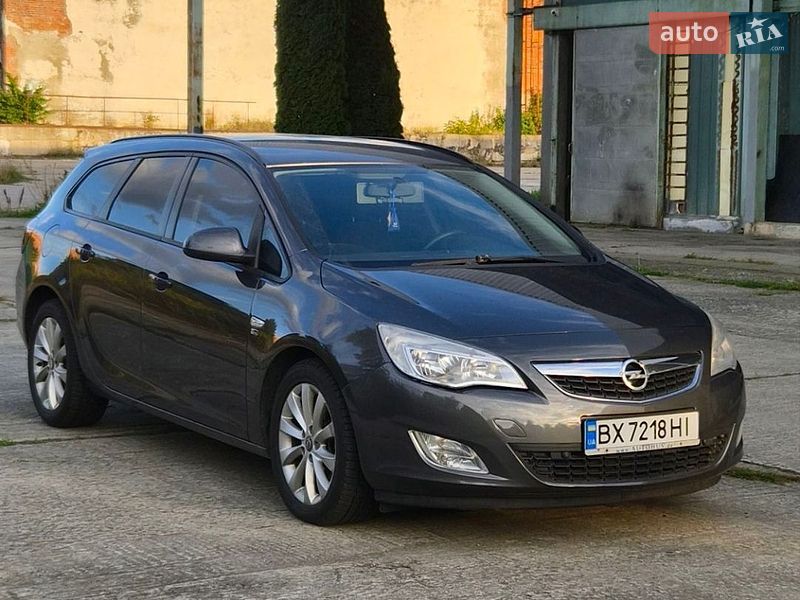 Универсал Opel Astra 2012 в Нетешине Универсал Opel Astra 2012 в Нетешине