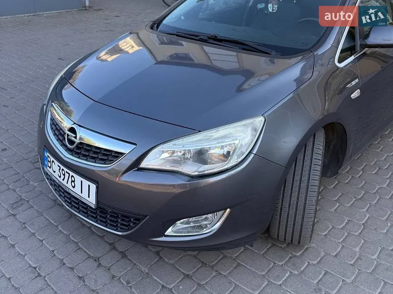 Opel Astra 2011
