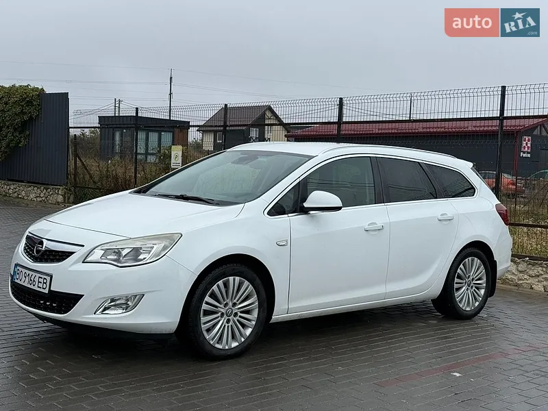 Opel Astra 2011
