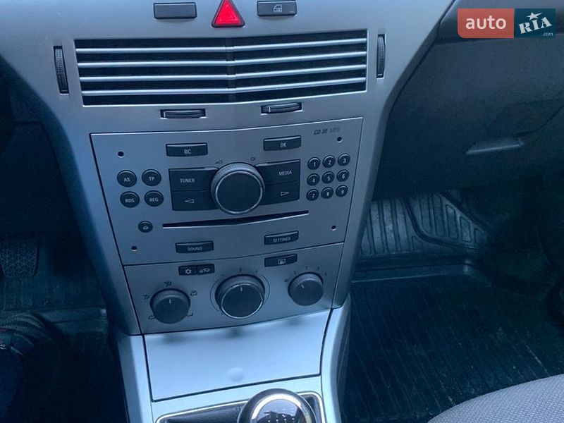 Універсал Opel Astra 2013 в Дніпрі