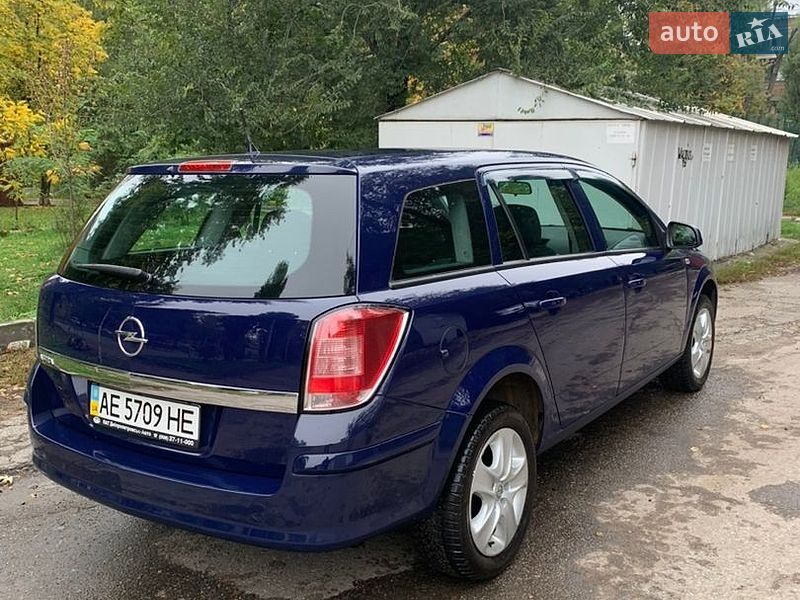 Універсал Opel Astra 2013 в Дніпрі