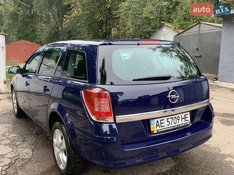 Універсал Opel Astra 2013 в Дніпрі