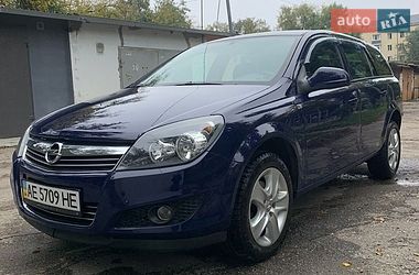 Універсал Opel Astra 2013 в Дніпрі