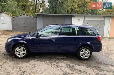 Універсал Opel Astra 2013 в Дніпрі