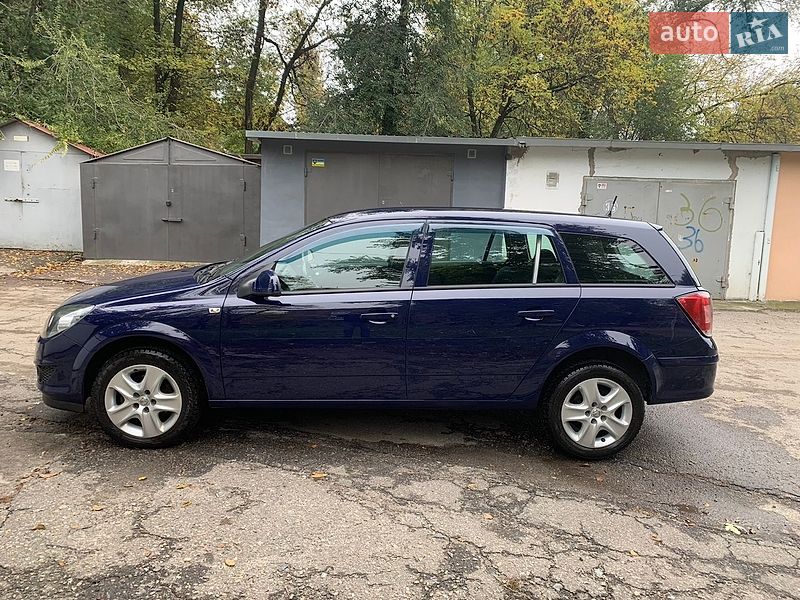 Універсал Opel Astra 2013 в Дніпрі