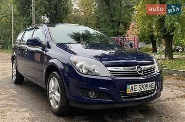 Універсал Opel Astra 2013 в Дніпрі