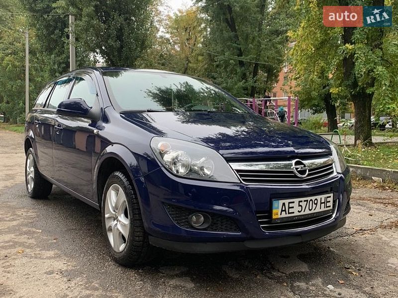 Універсал Opel Astra 2013 в Дніпрі