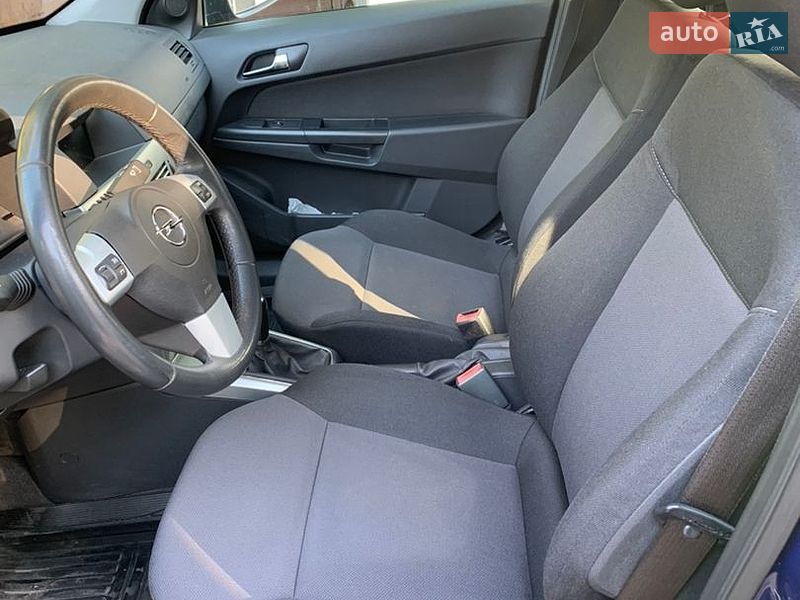Універсал Opel Astra 2013 в Дніпрі