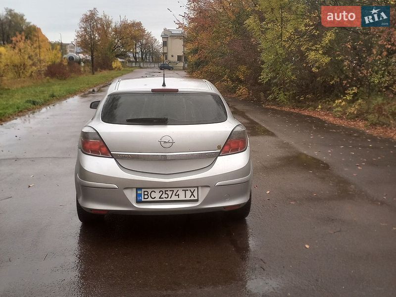 Купе Opel Astra 2005 в Дрогобыче