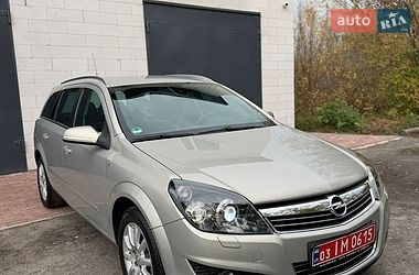 Opel Astra  2010