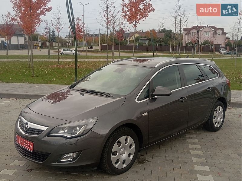 Opel Astra 2011