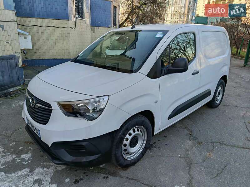 Вантажний фургон Opel Combo-e