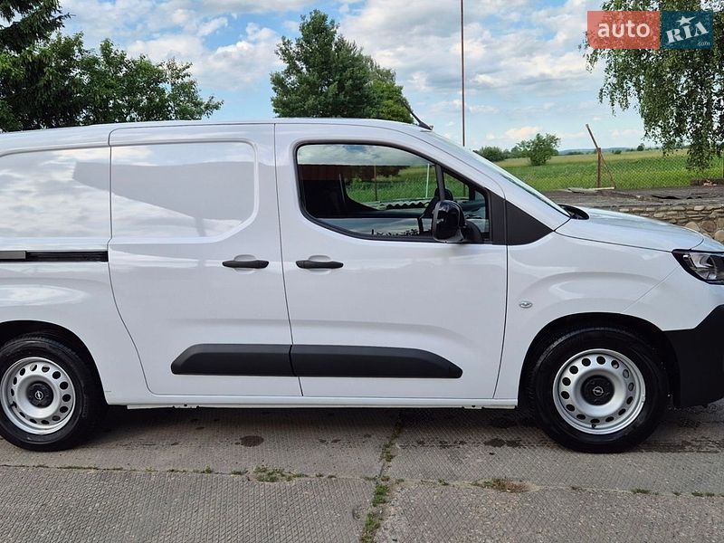 Вантажівки Opel Combo-e