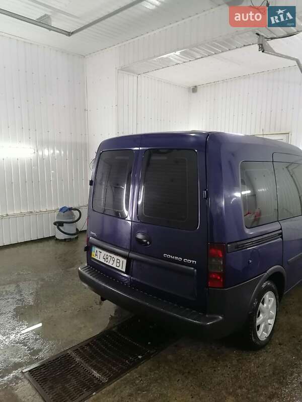 Минивэн Opel Combo 2005 в Надворной